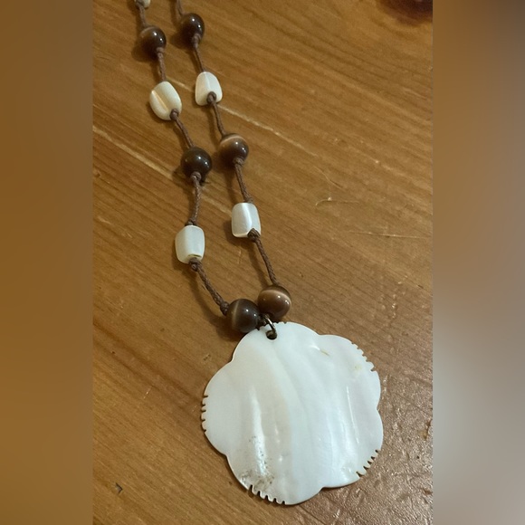 Shell craft Carved iridescent mother of pearl shell pendant brown beads necklace - Picture 5 of 8